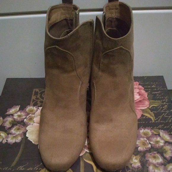 American Eagle booties - Picture 2 of 6